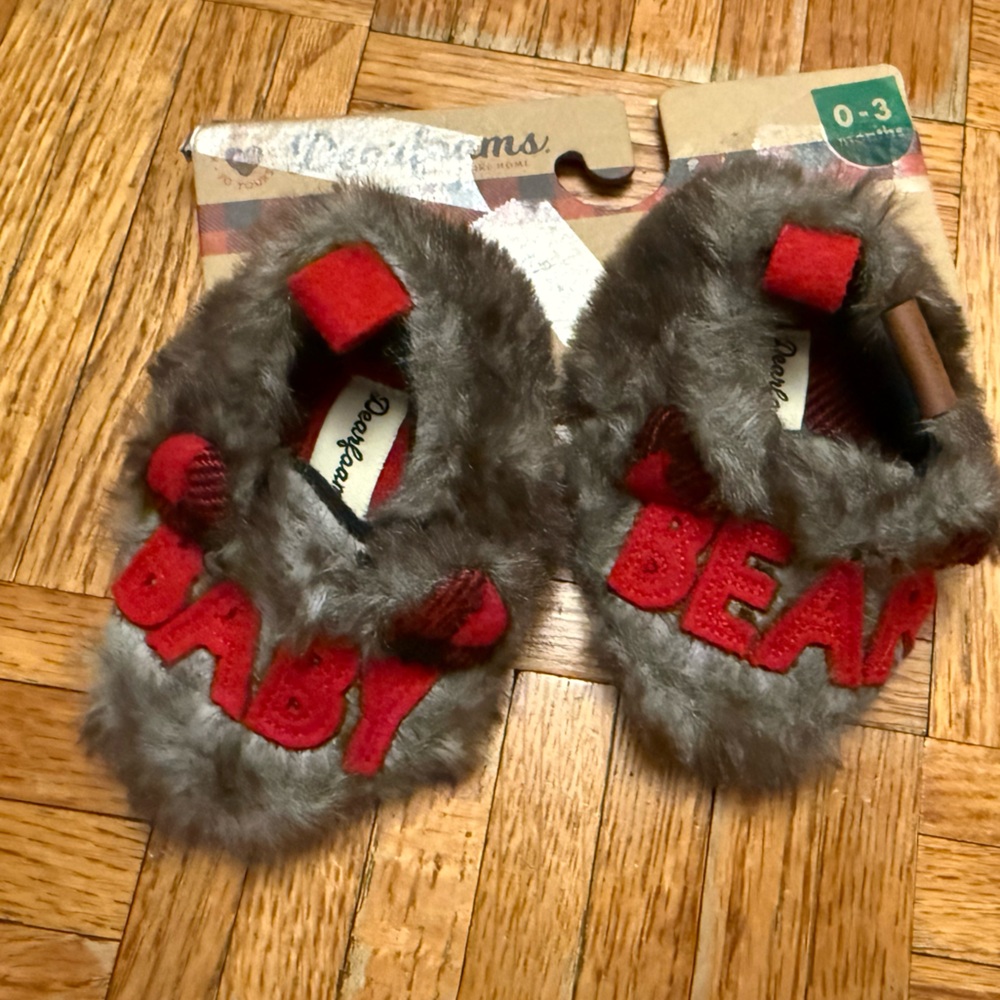 Dearfoams Gray and Red Baby Bear Booties NWT Size 0-3 months